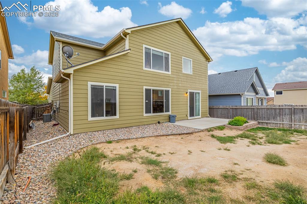 Image 33 of 39: Back of Structure