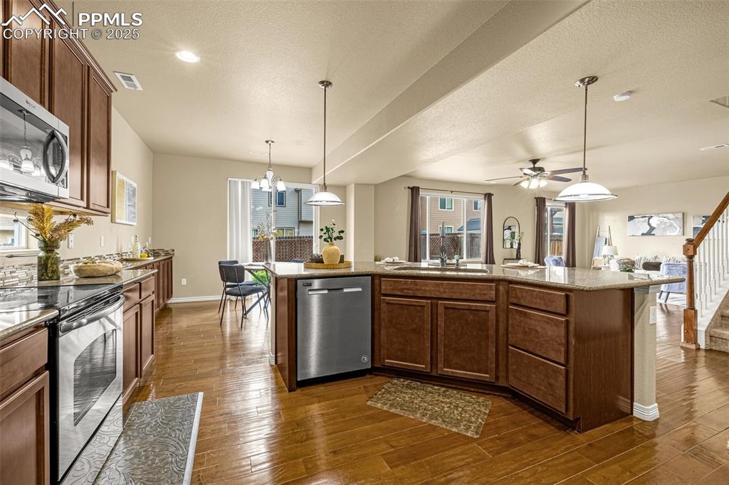 Image 7 of 39: Kitchen