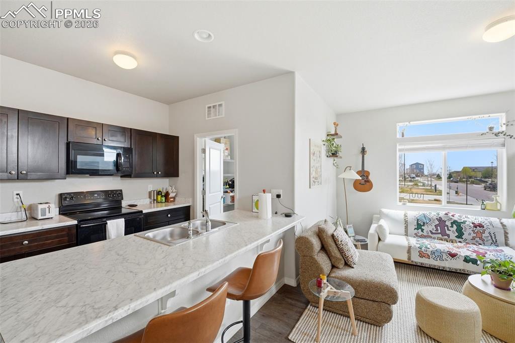 Image 10 of 26: Kitchen