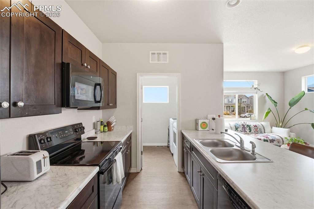 Image 13 of 26: Kitchen