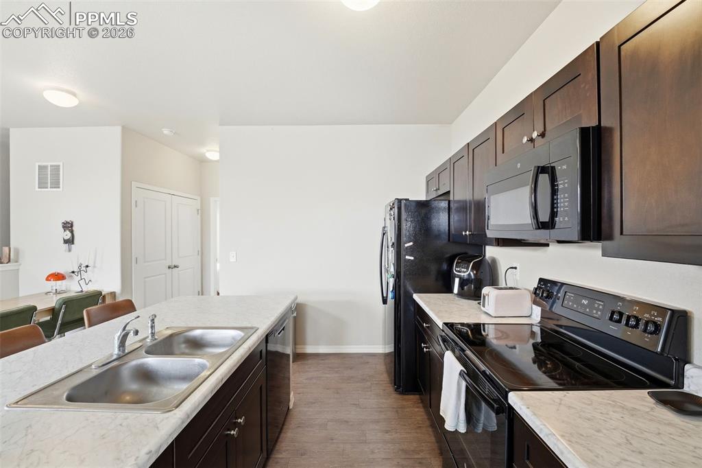 Image 14 of 26: Kitchen