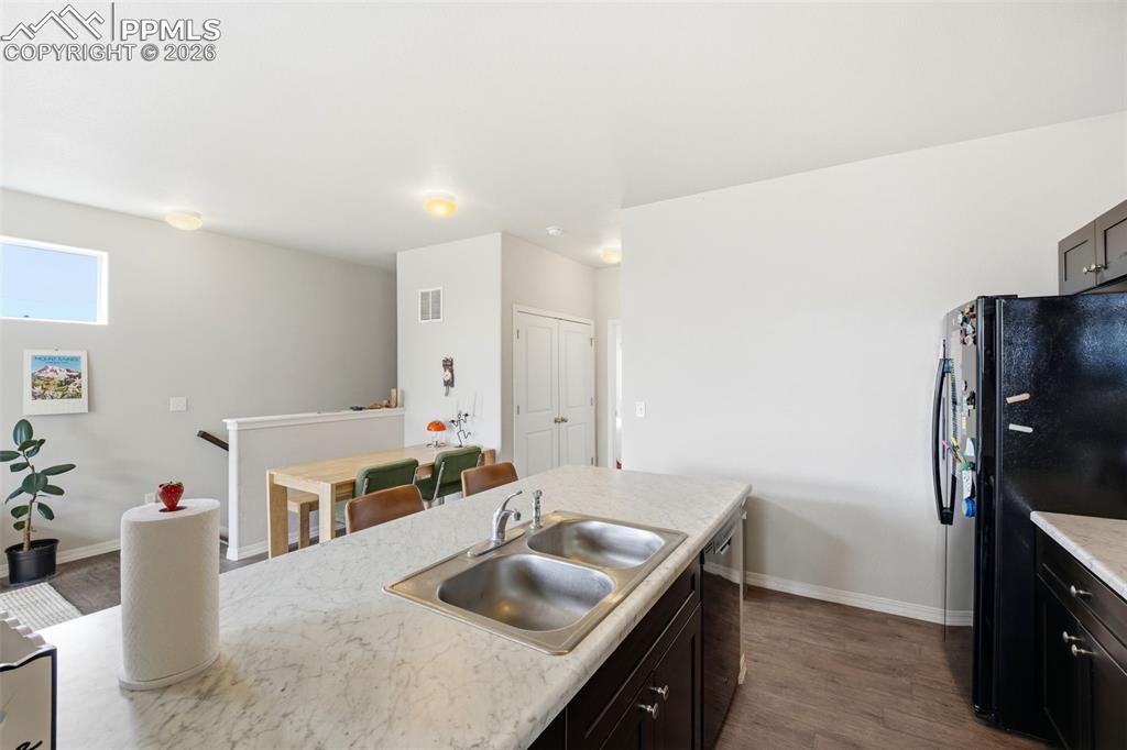 Image 15 of 26: Kitchen