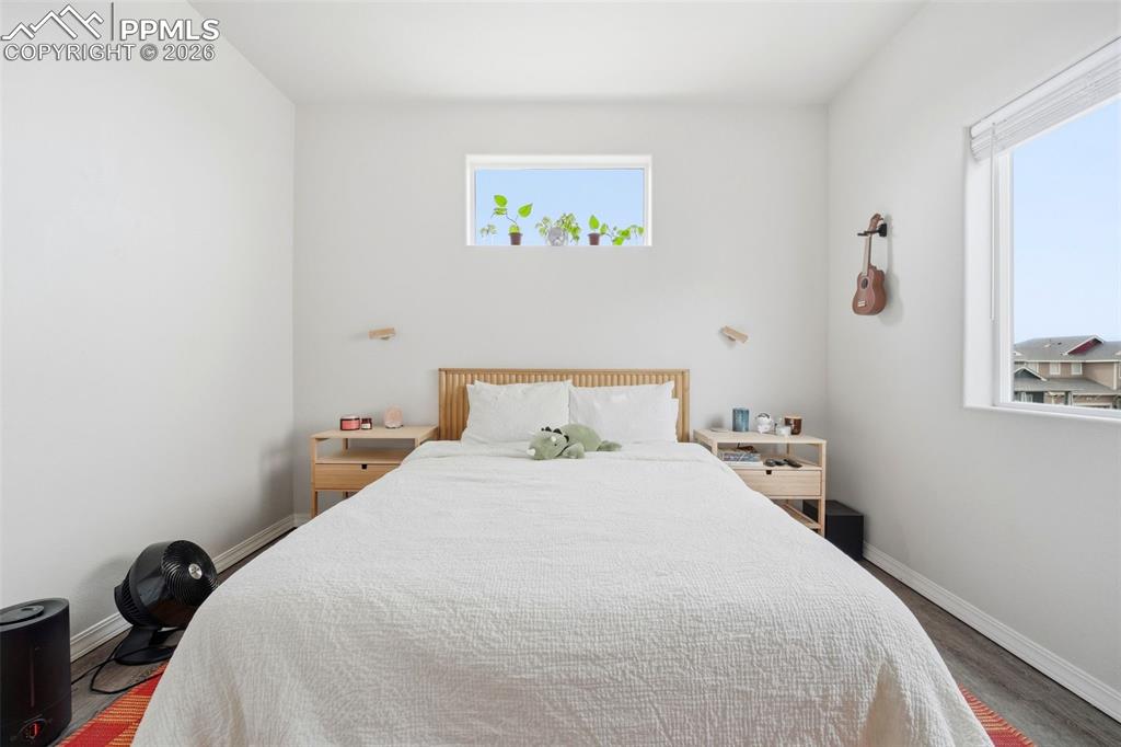 Image 17 of 26: Bedroom