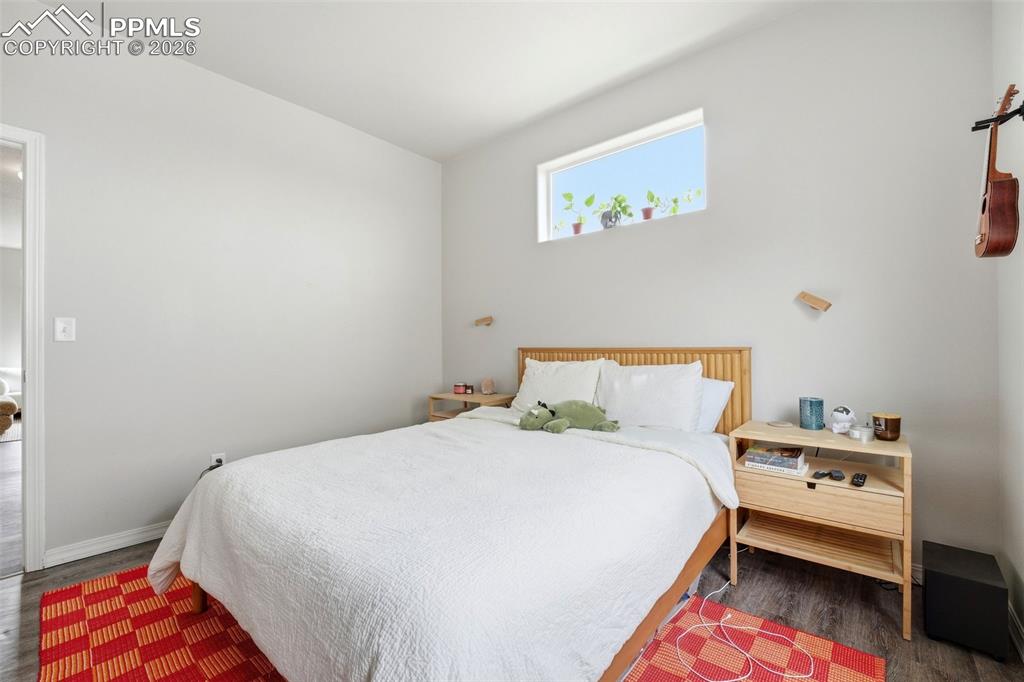 Image 18 of 26: Bedroom