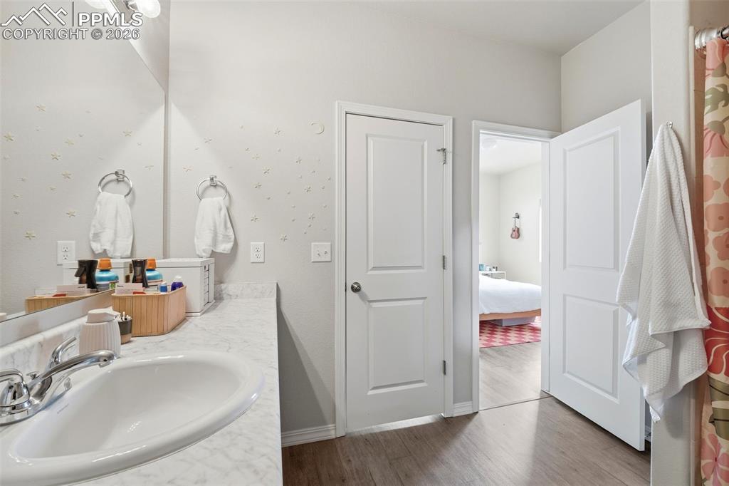 Image 20 of 26: Bathroom