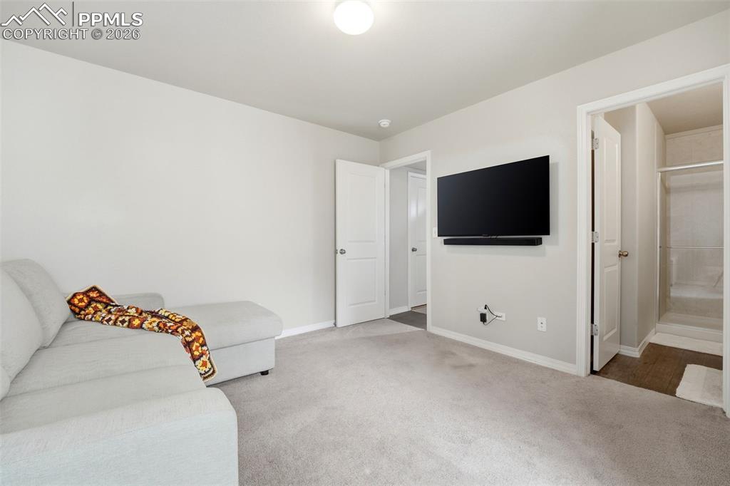 Image 24 of 26: Living Room