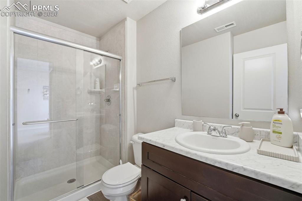 Image 25 of 26: Bathroom