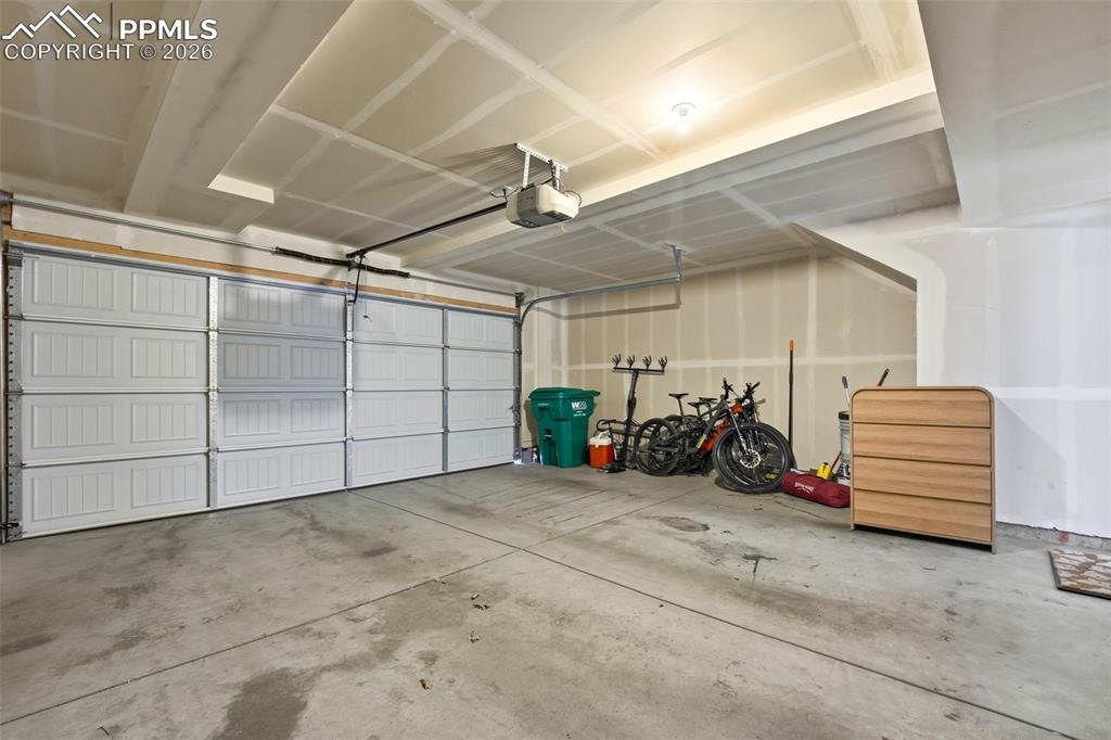 Image 26 of 26: Garage