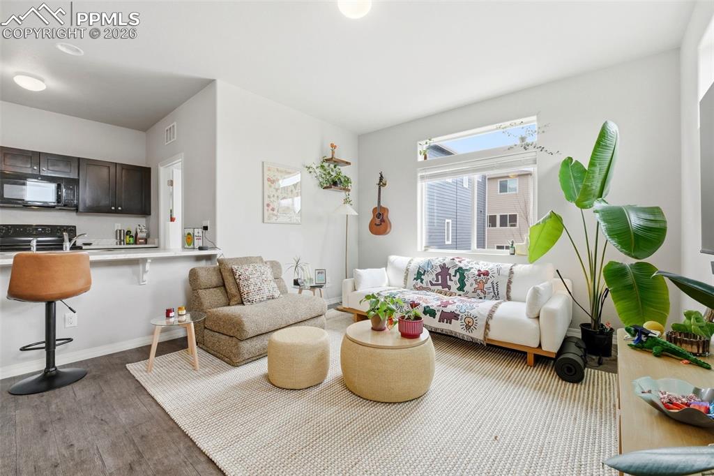 Image 4 of 26: Living Room