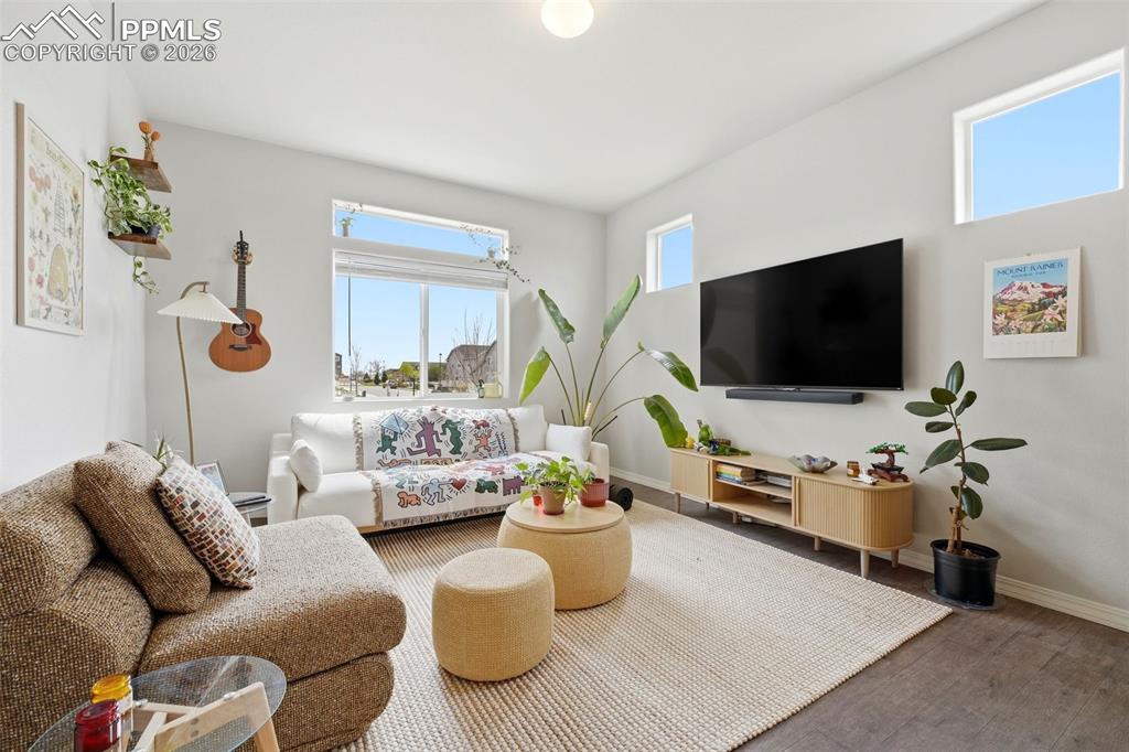 Image 5 of 26: Living Room