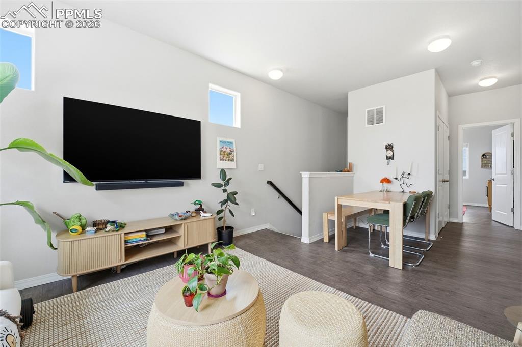 Image 7 of 26: Living Room