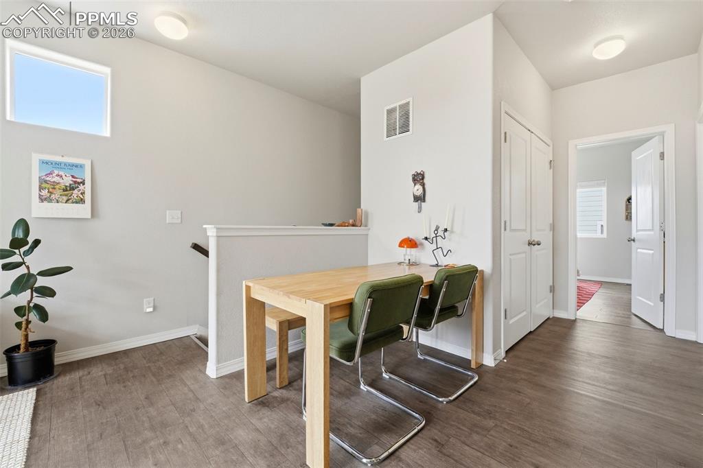 Image 8 of 26: Dining Area