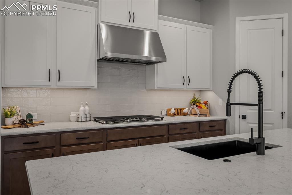 Image 10 of 42: Kitchen