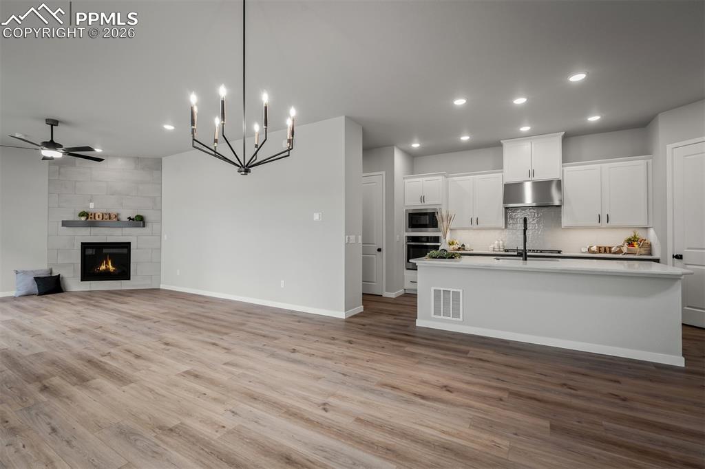 Image 14 of 42: Dining Area