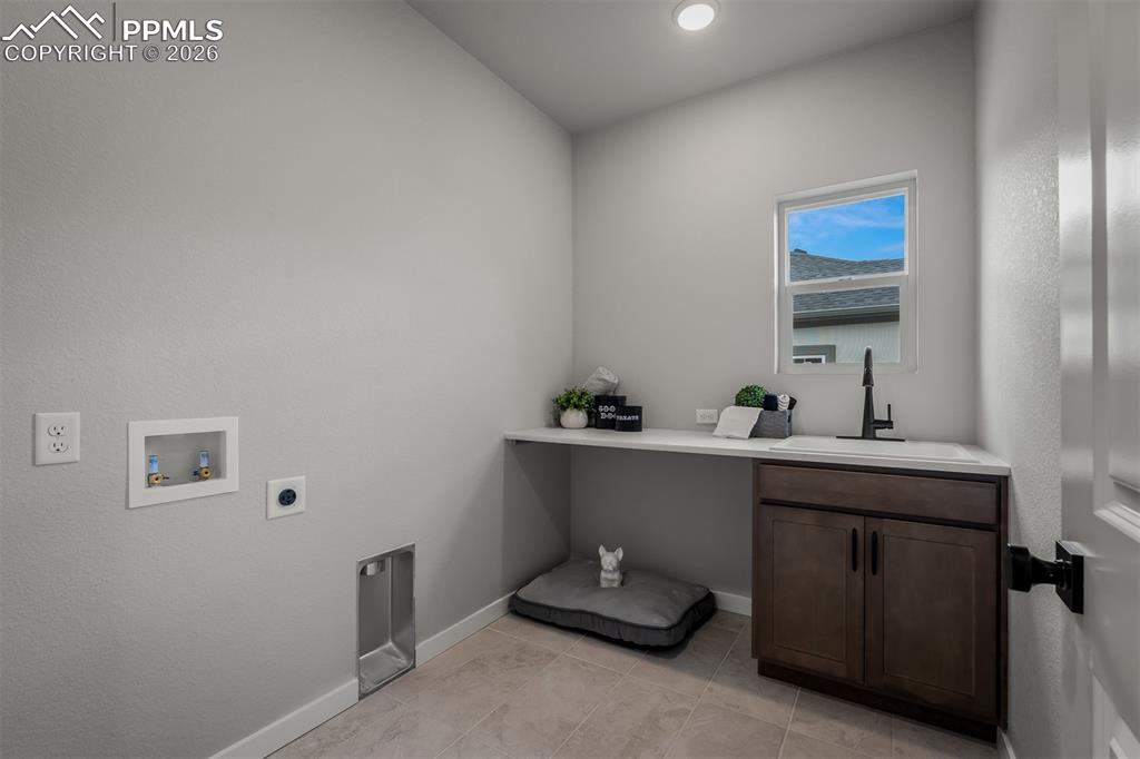 Image 30 of 42: Laundry