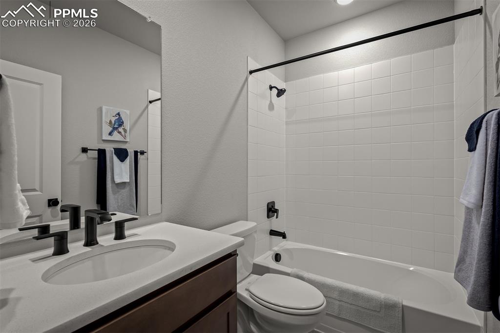 Image 35 of 42: Bathroom