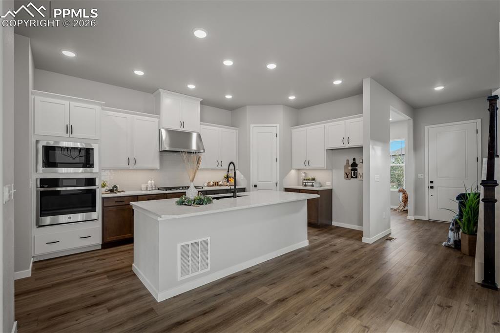 Image 6 of 42: Kitchen