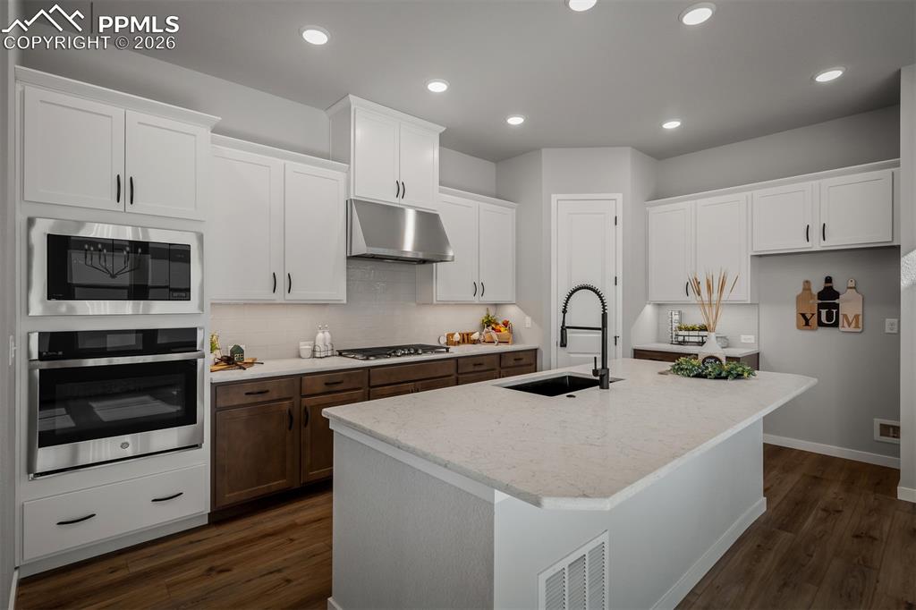 Image 8 of 42: Kitchen