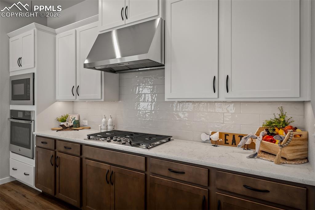 Image 9 of 42: Kitchen