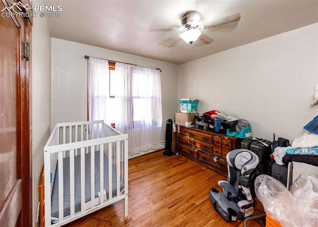 Image 14 of 24: Bedroom