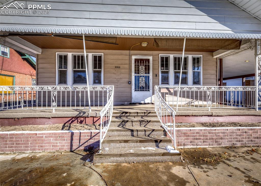 Image 3 of 24: Entry