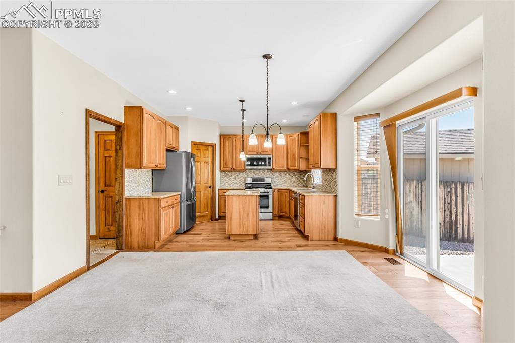Image 11 of 46: Kitchen