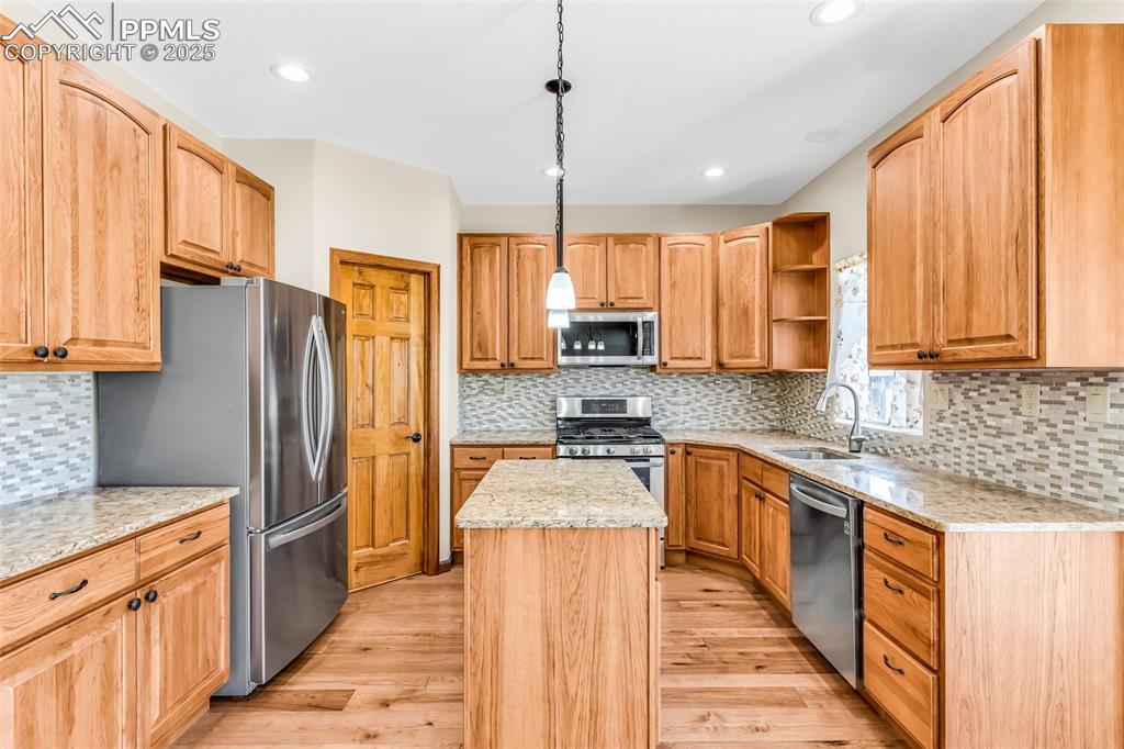 Image 14 of 46: Kitchen