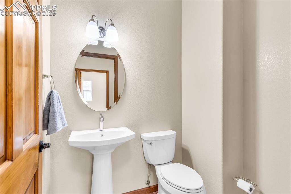 Image 30 of 46: Bathroom