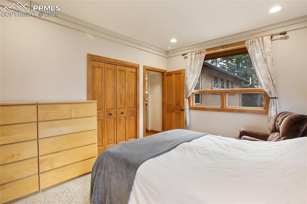 Image 29 of 49: Main level secondary suite with bath adjoined