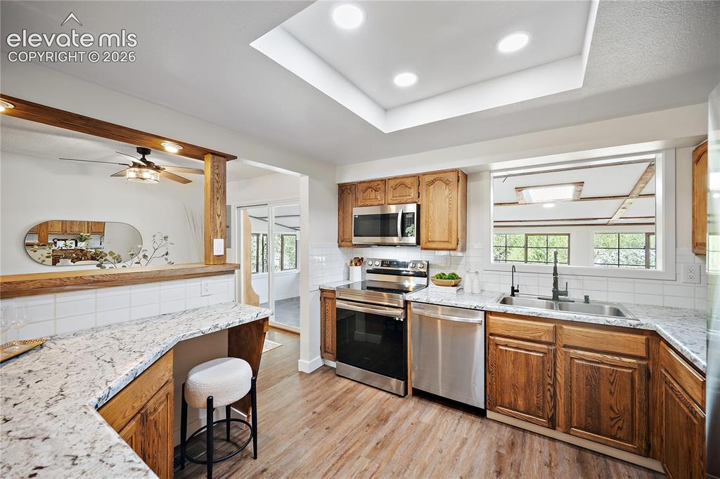 Image 10 of 49: Kitchen