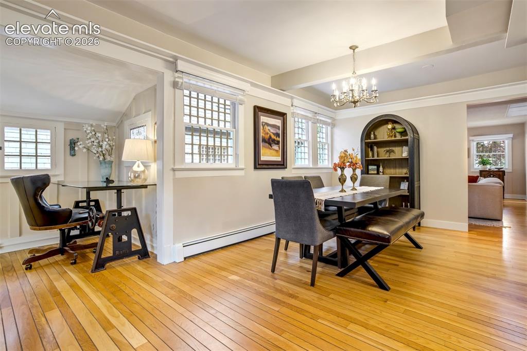 Image 13 of 50: Dining Area