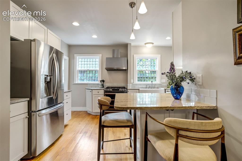 Image 16 of 50: Dining Area