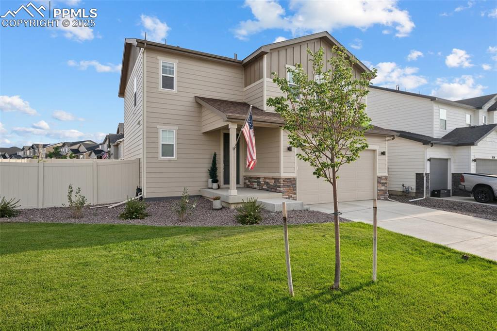 Image 3 of 30: View of front of property 