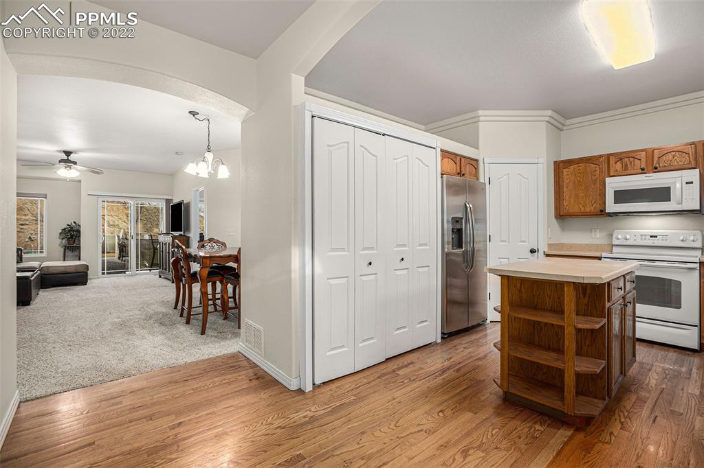 Listing 3837731, Image 3 of 25