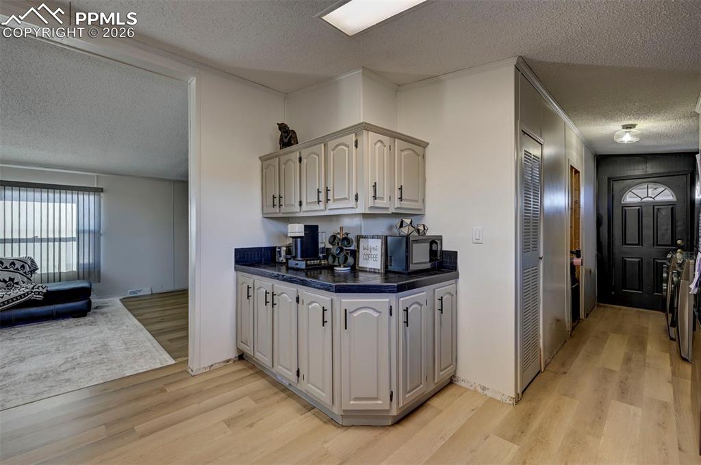 Image 15 of 46: Kitchen