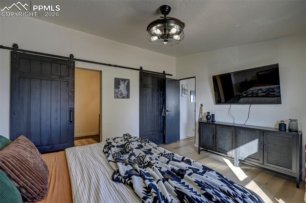 Image 21 of 46: Bedroom