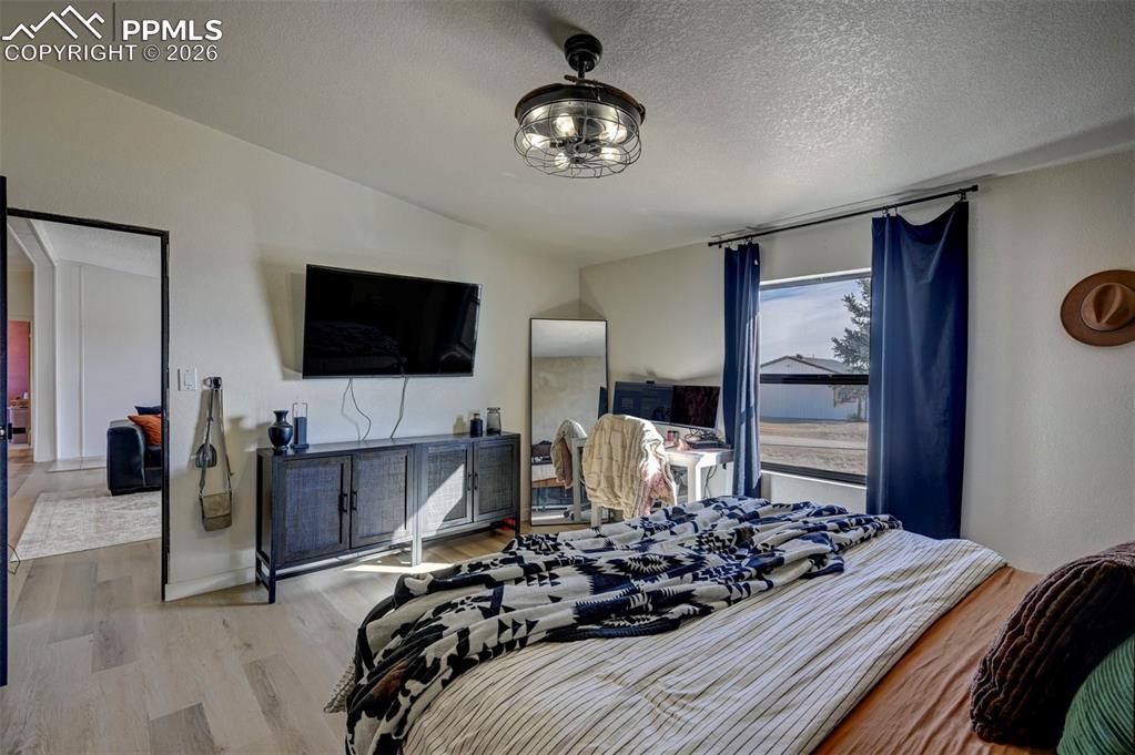 Image 22 of 46: Bedroom