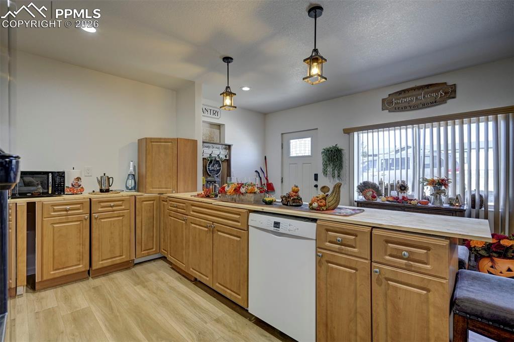 Image 36 of 46: Additional living quarters- kitchen