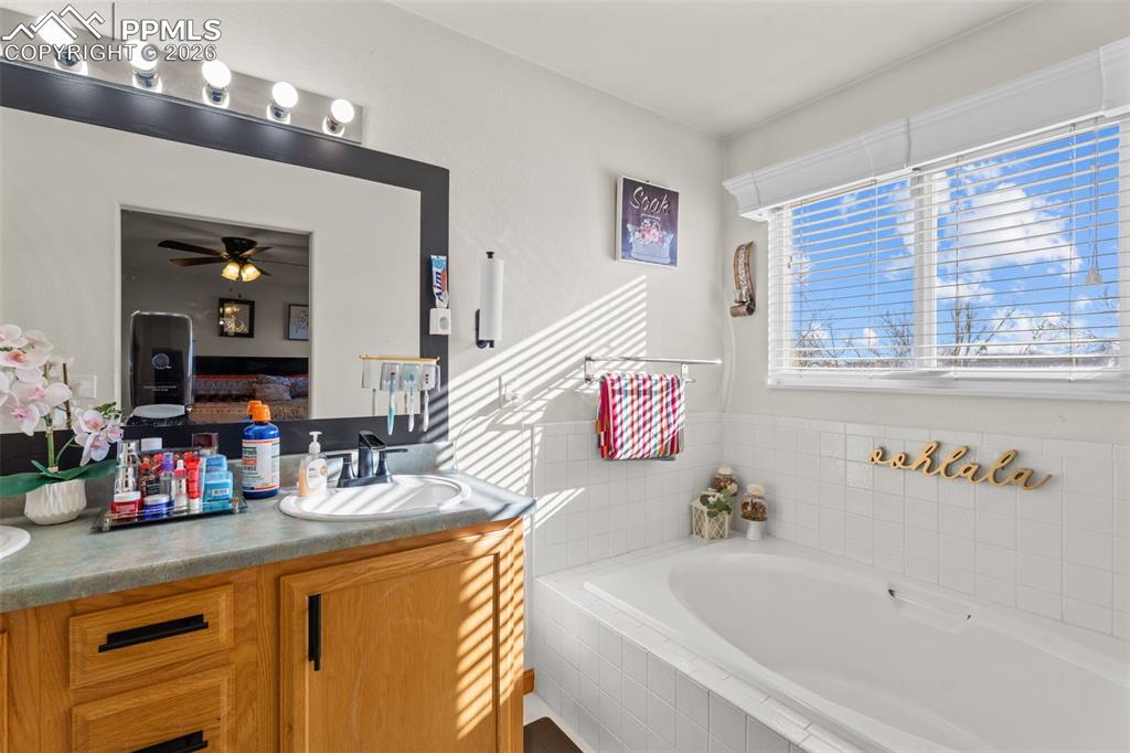 Image 13 of 36: Bathroom