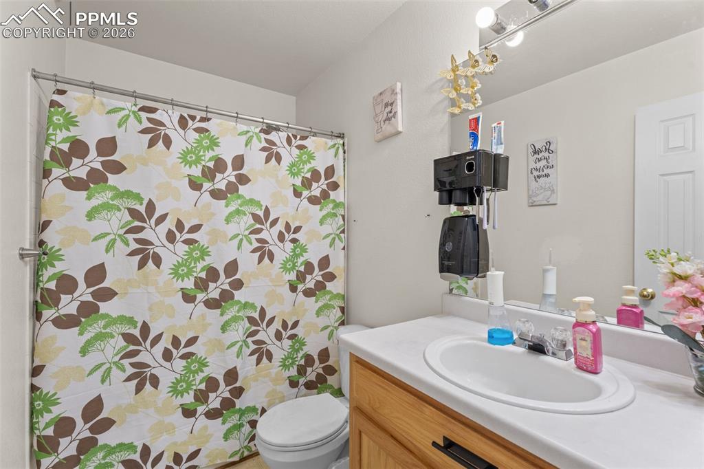 Image 15 of 36: Bathroom