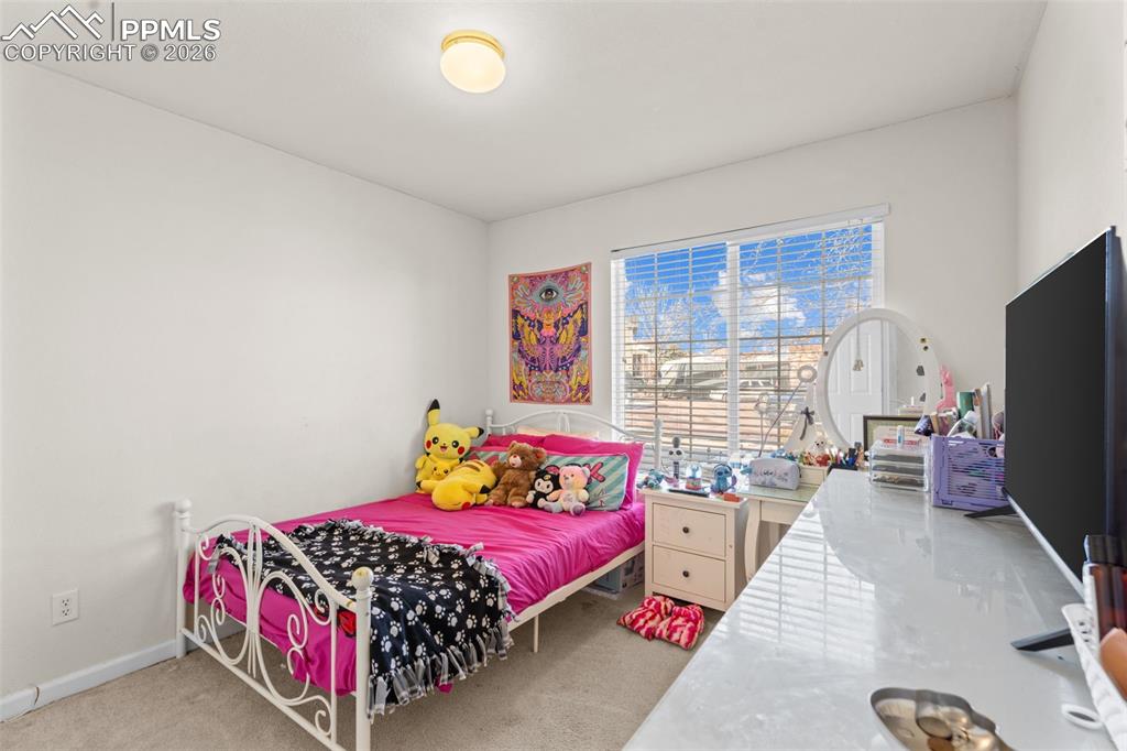 Image 17 of 36: Bedroom