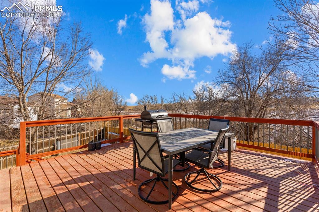 Image 27 of 36: Deck