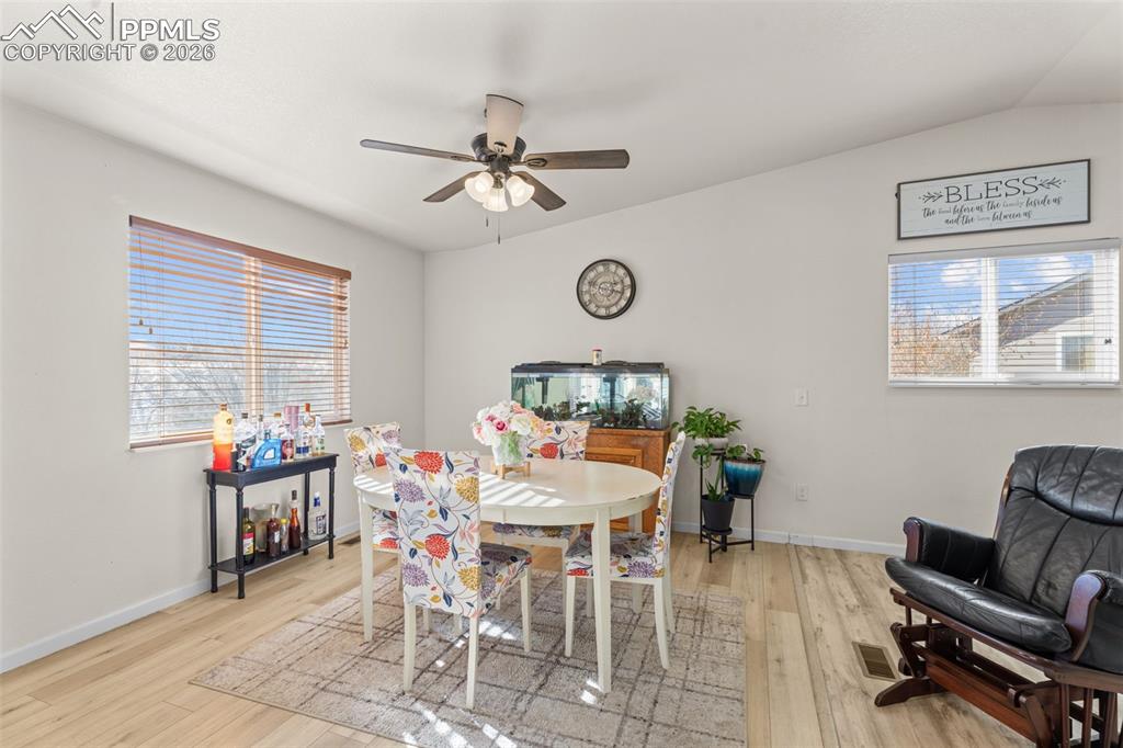 Image 7 of 36: Dining Area