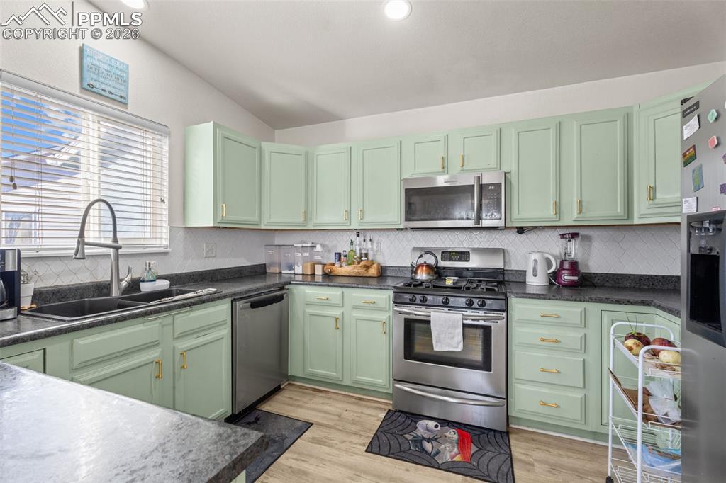 Image 9 of 36: Kitchen