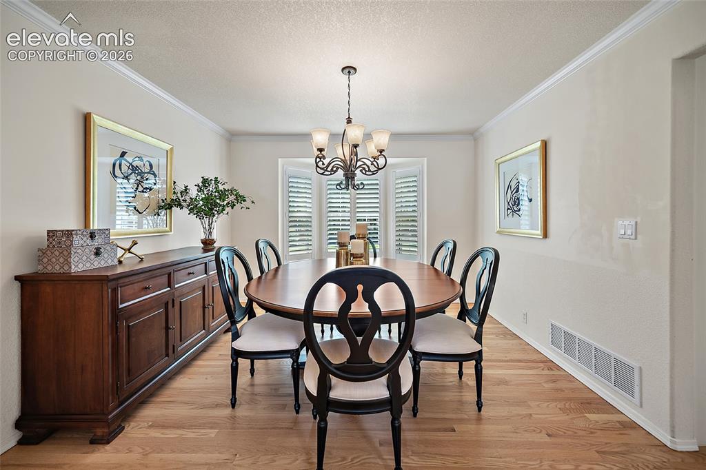 Image 11 of 47: Dining Room