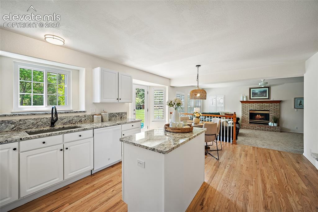 Image 13 of 47: Kitchen