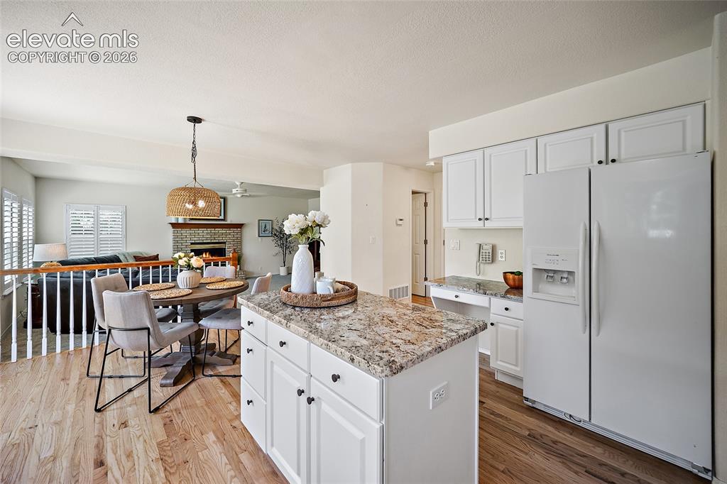Image 14 of 47: Kitchen