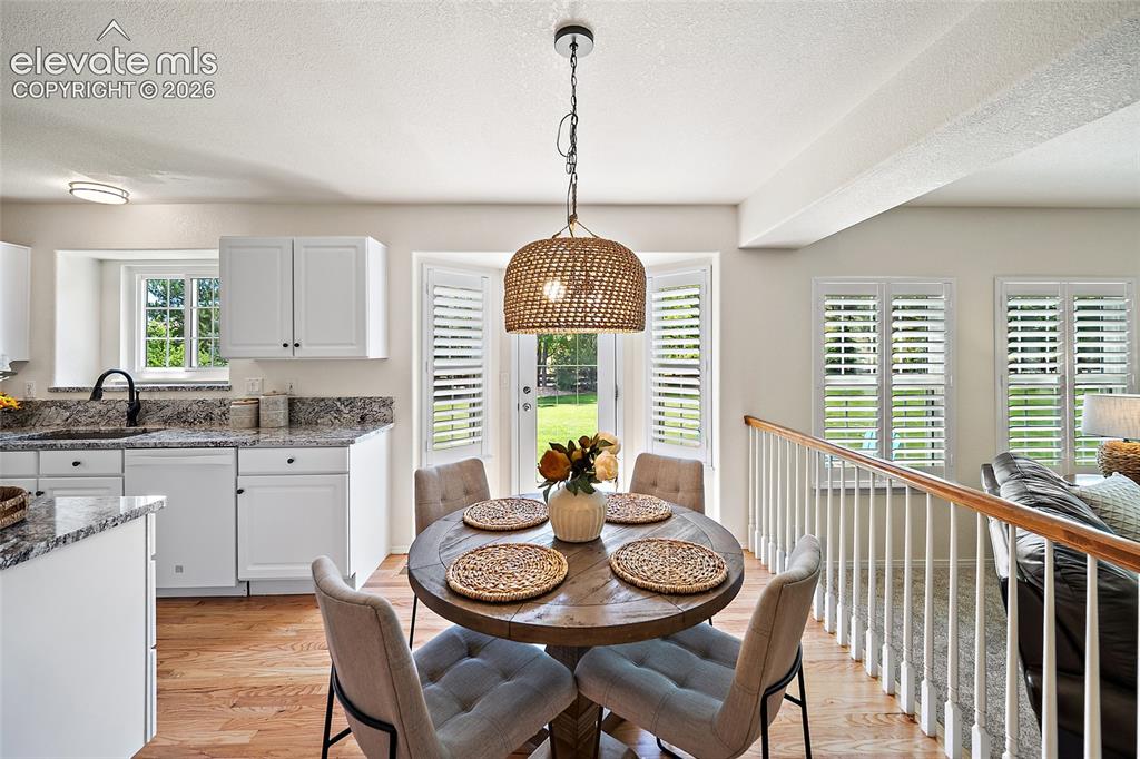 Image 17 of 47: Dining Area