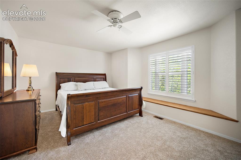 Image 31 of 47: Bedroom