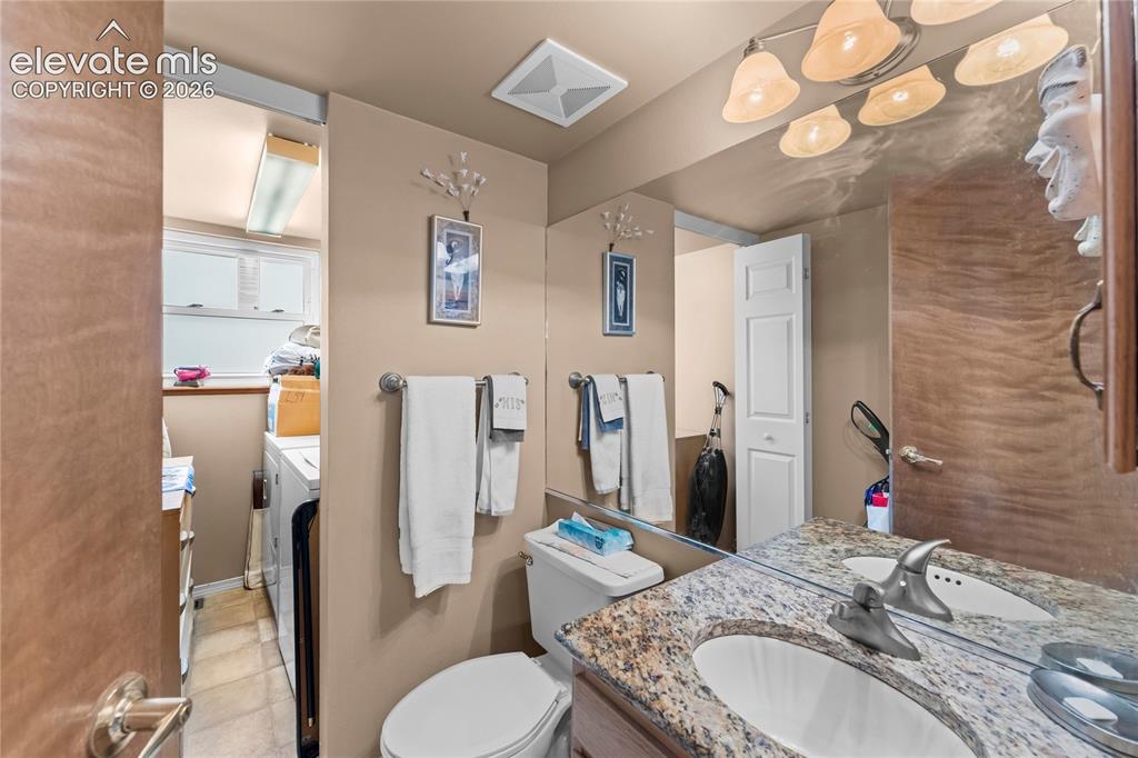 Image 14 of 48: Bathroom
